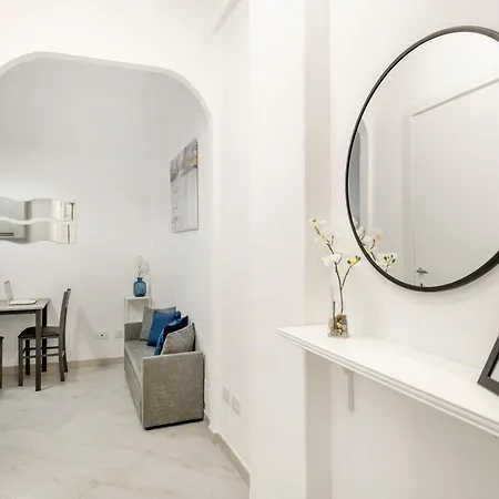 White Flat San Lorenzo Apartment